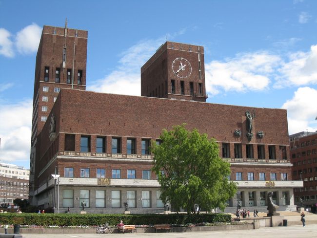 ビィグドイから戻ってみると、市庁舎側も快晴だったので再度パチリ。