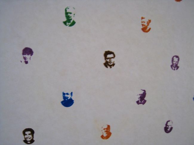 壁紙にもこれまでの受賞者の顔がプリントされてます。