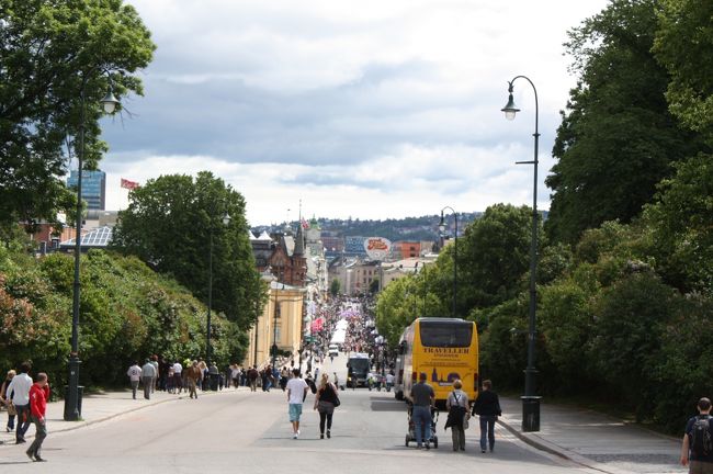 王宮へは上り坂になっていて少し高台にあります。
