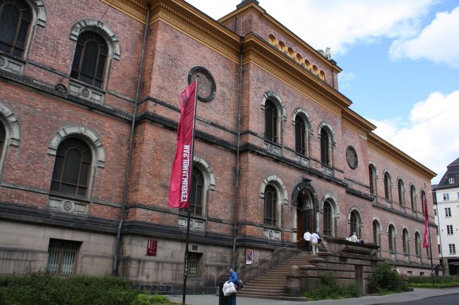 国立美術館<br /><br />ムンクの代表作「叫び」の他、ゴーギャン、ピカソ、モネ、セザンヌなど著名な画家の絵が数多く収蔵されている。