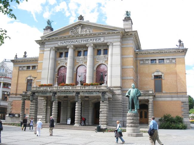 国立劇場正面。