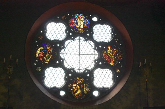 最上階にあるステンドグラス。
