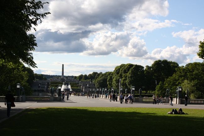 とても広くて緑がいっぱいの公園。フェスティバル中だからか、音楽が聞こえてきます。
