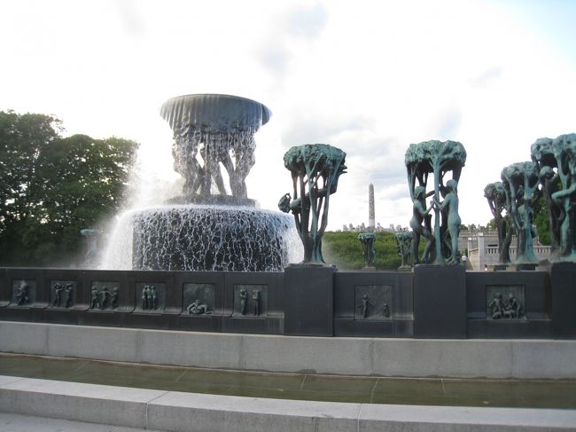 噴水もなんだか妙な形。