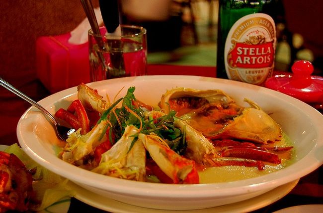 カニの卵蒸し。<br /><br />こういう食べ方は初めてしましたが、美味しかったです♪<br />生姜の風味が効いていて、卵が茶碗蒸しのようになってます。<br />マッドクラブというカニだと思うのですが、これが結構高かったんだと思う…(^ ^;Δ