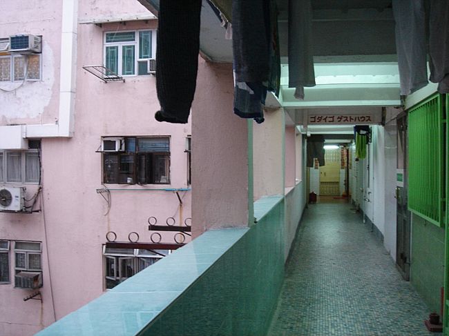 ＜２００９年３月３日・２日目＞香港<br /><br />■「ゴダイゴゲストハウス」の面している通路です。<br /><br />■いい雰囲気です。