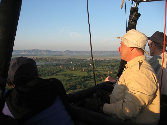 英国人パイロット。時々ユーモアを交えたガイディングをしてくれる