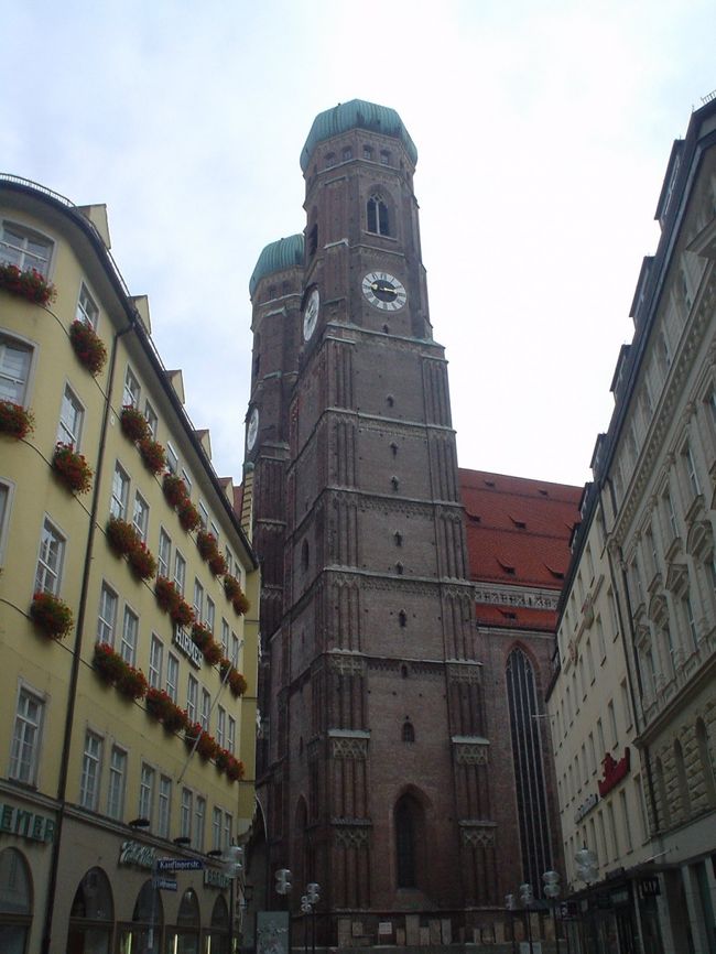 マリエン広場。<br /><br /><br />でっかいです。<br /><br /><br />見とれてました。