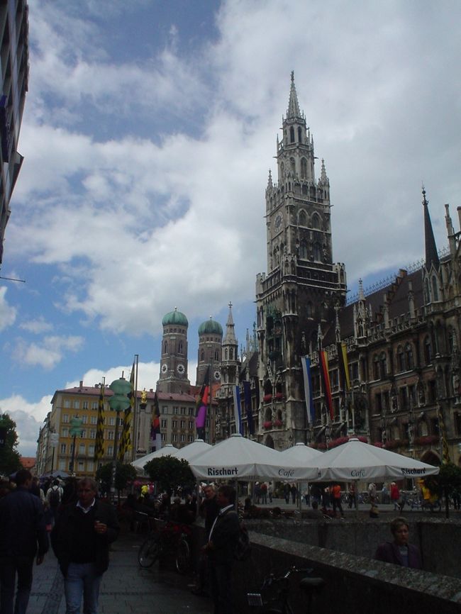 市庁舎前ですね。<br /><br /><br />ゆっくりした時間が流れます。