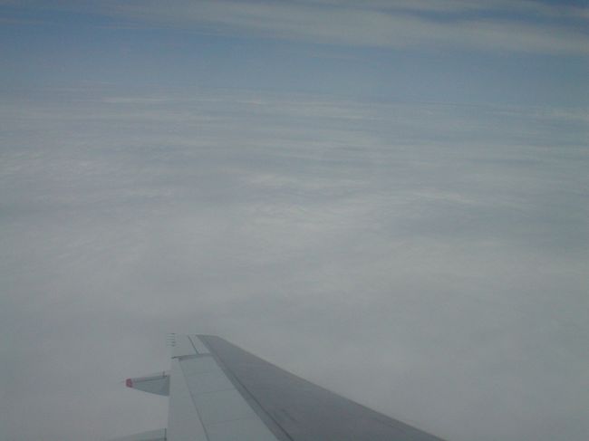 帰りの機内から。<br /><br /><br />あっという間の2週間。<br /><br /><br />一緒に行った、友人ともケンカしっぱなしだったけど、<br /><br /><br />思い出に残る旅。<br /><br /><br />機会があったら、また3人で。