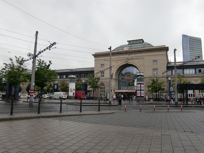 まず、マンハイムで乗り継ぐはずが、<br />６分の時間があったはずが、<br />目の前でドアが閉まった！<br /><br />次の電車まで１時間・・・。