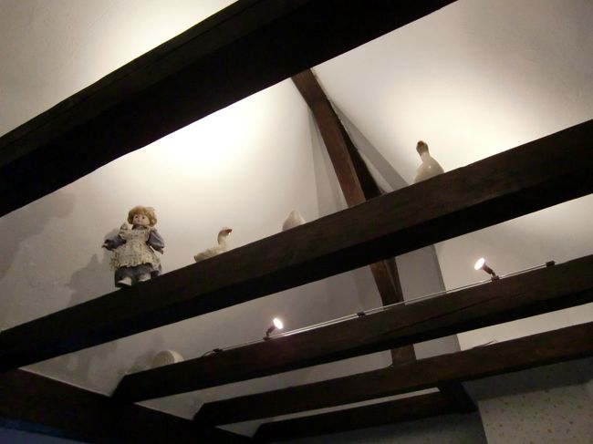 屋根の部分に、こんなかわいい<br />お人形たちが！<br />