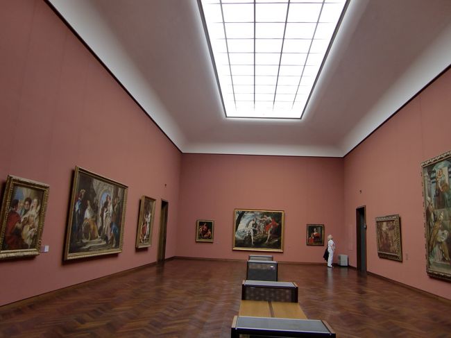 帰りにＳＨＯＰに寄ったら、<br />アンリ・ルソーの絵が<br />あったらしいことが判明。<br />気がつきませんでした（ＴＴ）。<br />また、来いってこと？？<br />