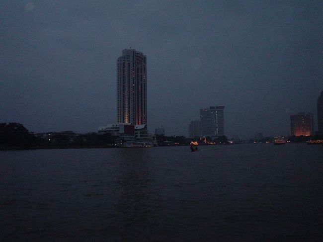 暑くて何もする気おきず、<br /><br /><br />スタバーで夕方まで待機。<br /><br /><br />夕方からチャオさんが見える橋まで。