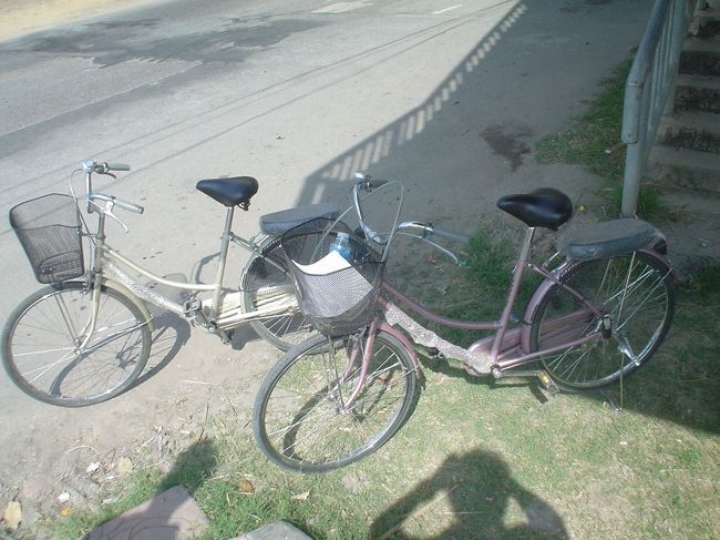 結局、移動手段は<br /><br /><br />ちゃり。<br /><br /><br />確か50Bくらいだったかな？<br /><br /><br />パスポート番号を記入して、<br /><br /><br />いざ、出発。