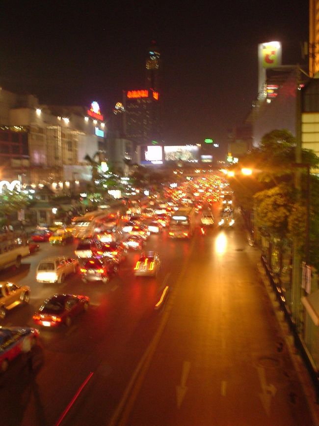 バンコク市内で最後の夕飯。<br /><br /><br />さぁ、これから帰国の途につきます。