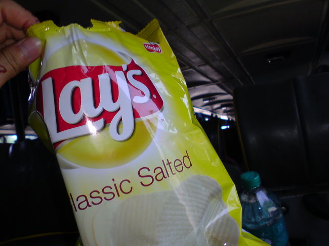 ポテチをお買い上げ。<br />気づけばよく食べていた。<br />日本人に安らぎを与える可愛いやつ。