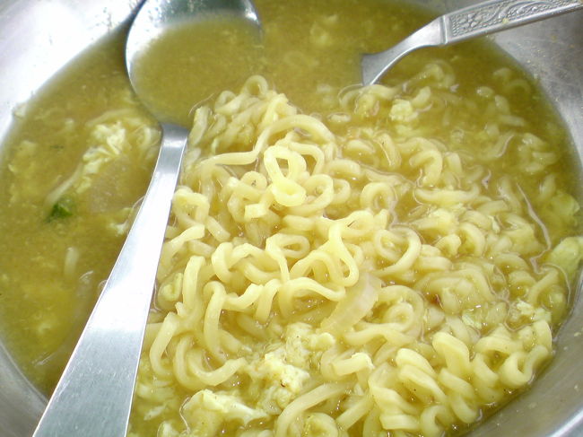 インドに来てまだ幾日も経っていないが、私のお腹を癒してくれるのはこれしかないと悟る。<br />私は何度となく　この袋のラーメンの美味しさをかみ締める事になる。