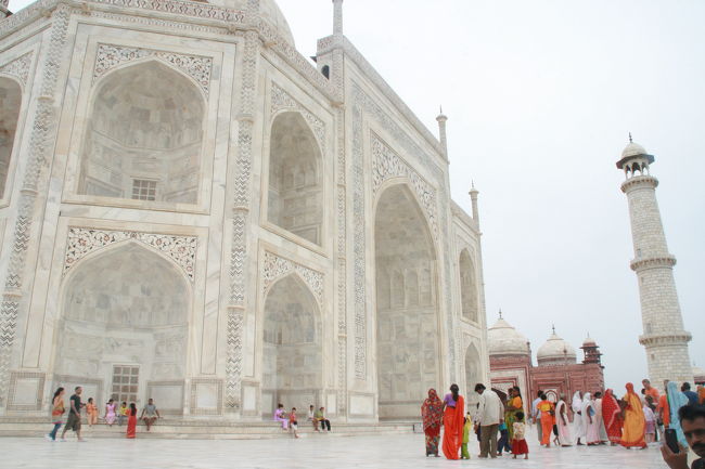 今日に限って曇りなのが悲しい事この上ないけど、素敵です。<br />インド人も沢山来るんですね。