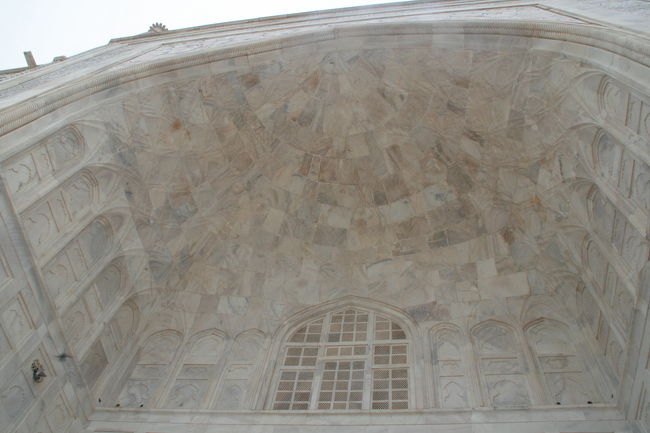 入り口の上の部分。