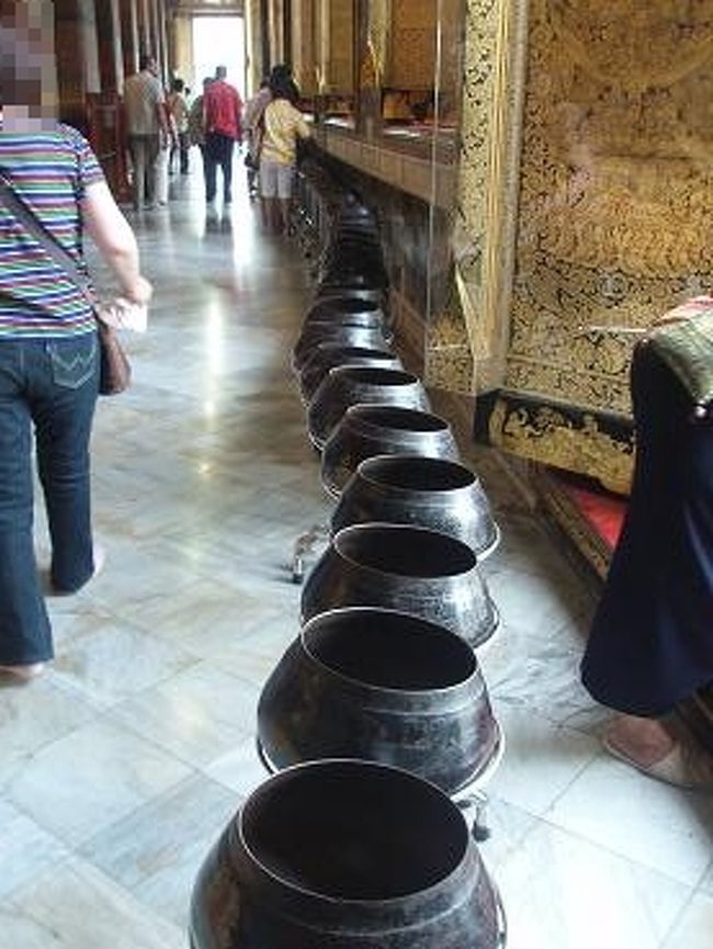 108つの煩悩を捨てる鉢<br />