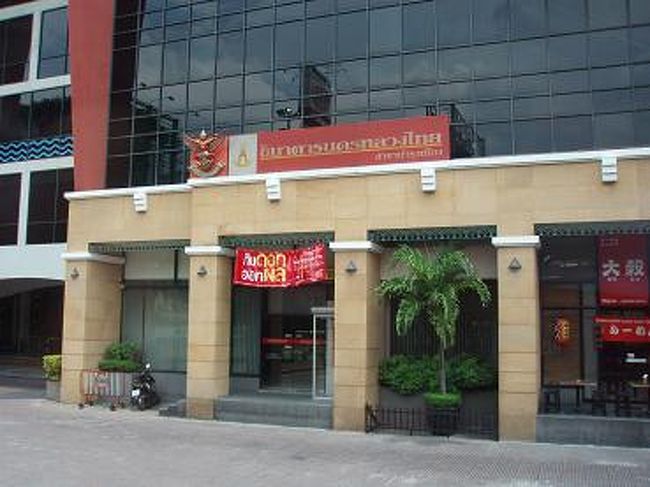 お昼は、どこかのホテルのランチバイキングです。<br />（ホテルの名前忘れてしまった）