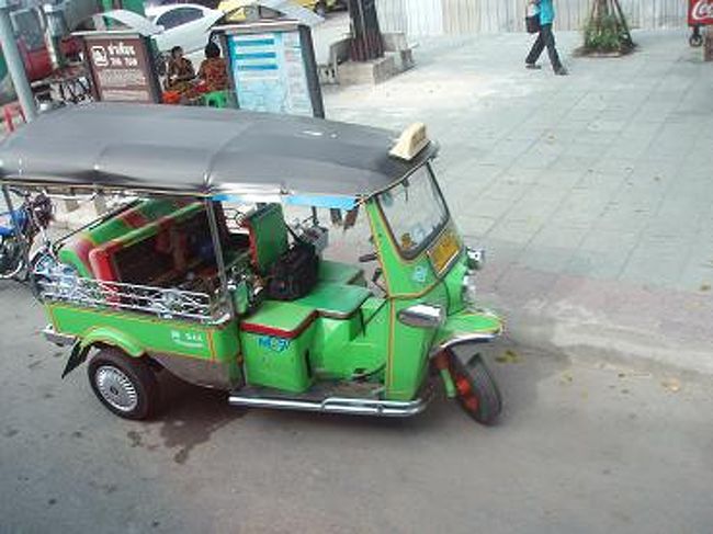 トゥクトゥク発見！<br />一度乗ってみたかったかも〜