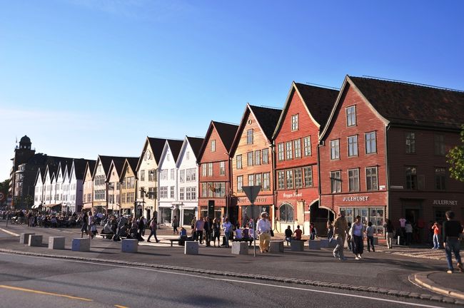 世界遺産ブリッゲンです。<br />ブリッゲン地区は、三角屋根の木造の建物が並ぶ地域で、ハンザ都市として繁栄した中世ノルウェー建築の代表的例として、1979年にユネスコの文化遺産に登録されています。