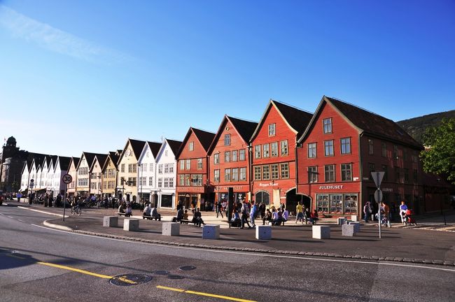 日が傾いていますが、強烈な日差しです。<br />日はほぼ北から当たっています。