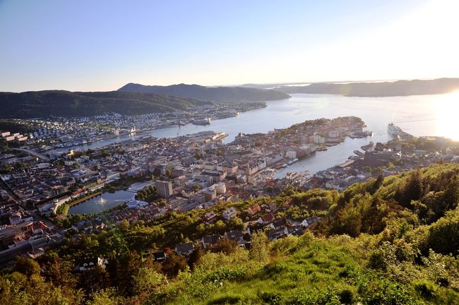 日は北側にあります<br />かなり強烈な夕陽です。<br />日没までかなり時間がありそうです。