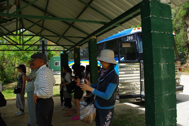 クルーズボートへ乗り込む桟橋につきました！