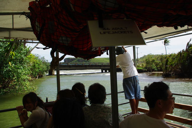 桟橋は、タロフォフォ川の河口付近にあります。この日は風が強かった！