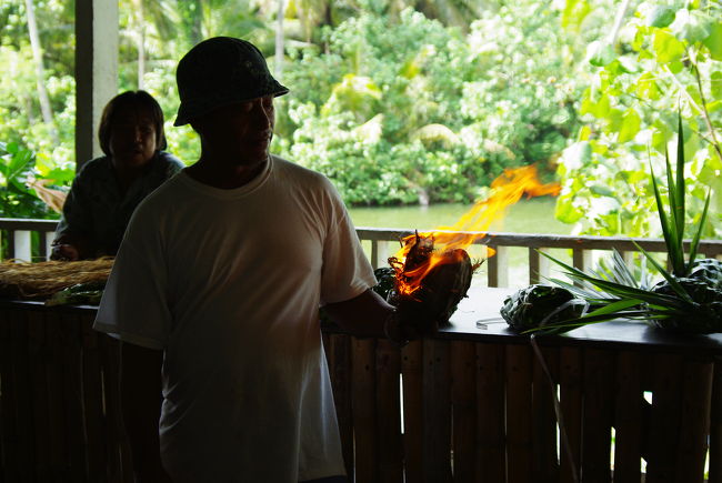 若いお兄ちゃんが、その場で火おこしを実演してくれました！