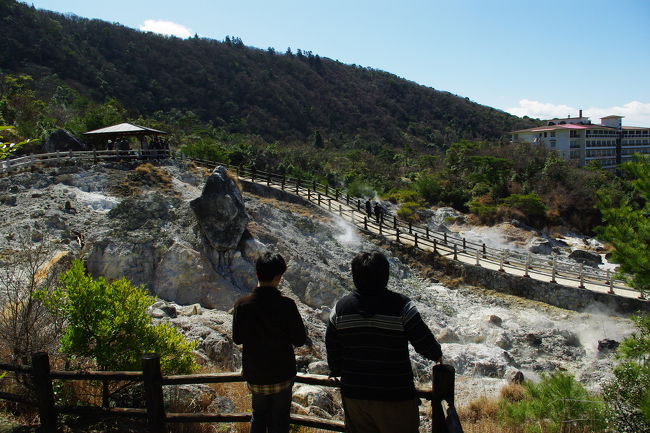 壮大な眺めに友人二人もため息・・・。