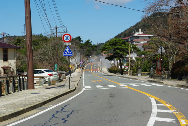 雲仙温泉街のメインストリートの道路。