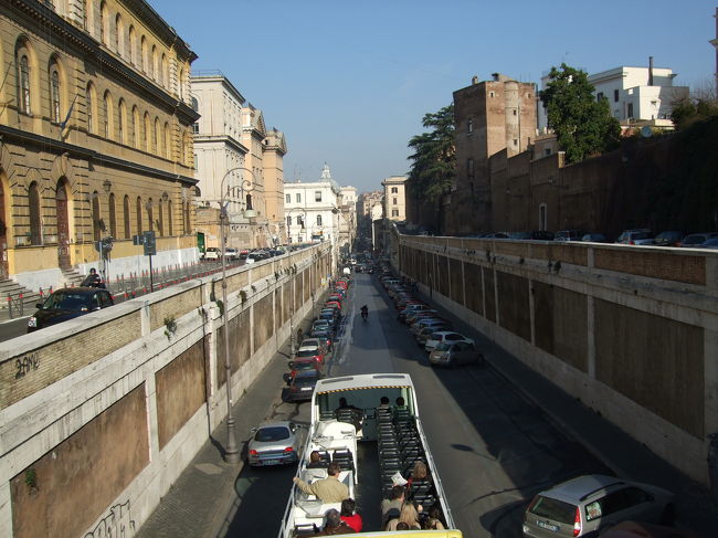 コロシアムにほど近い場所の街並。