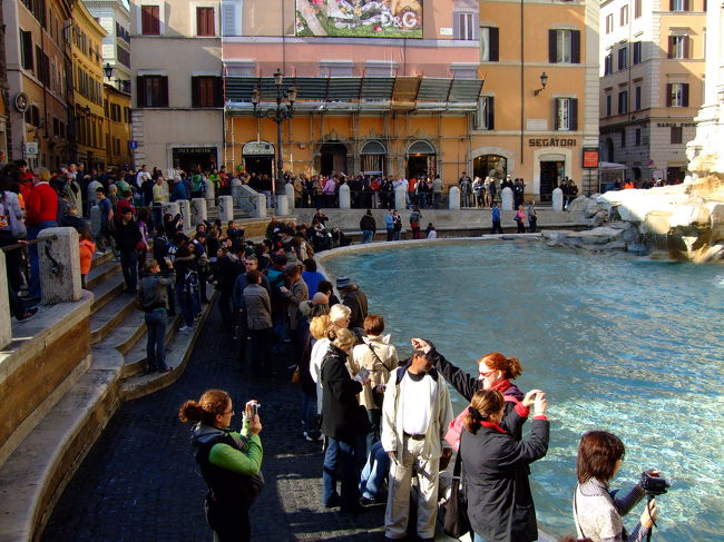 みんなコイン投げてます（笑）