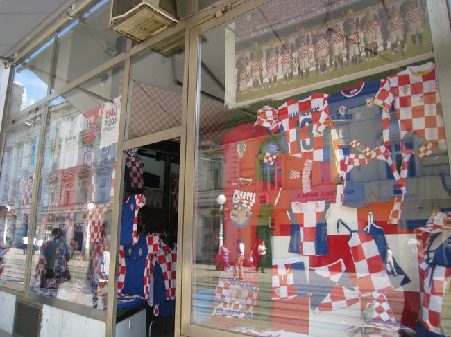 クロアチアのサッカーグッズが！２００６年ワールドカップの時にクロアチアについては徹底的に調べていたからか、今では親近感さえわいて来る。
