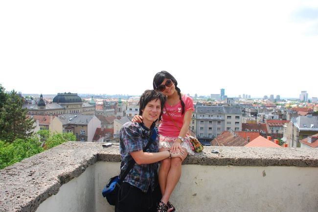 マルコ広場からは、ケーブルカーやザグレブの町並みが見渡せる。