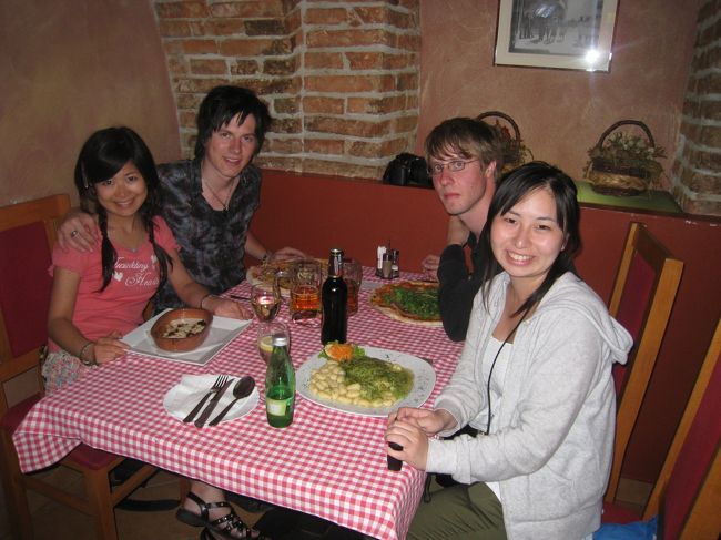 友人が教えてくれた、チーズグラタンを食べました。これも、なかなか行ける。話しまくり笑いまくっている間に、バスの時間が近づいて来た。