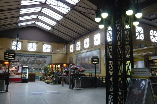 デパート近くの地下鉄でチケットの刻印を済ませひとまずソニーセンターへ。