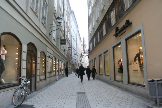 旧市街広場到着。<br />ていうかこの街小さいくせに入り組んでるから、<br />地図見ててもどこ歩いてるのかすぐ分からなくなるんですけど…！