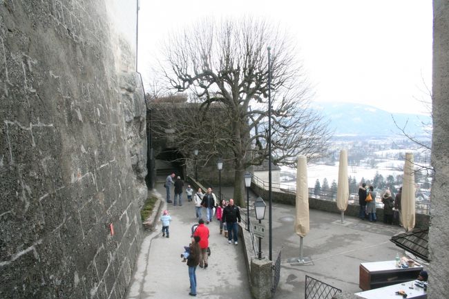 ガイドツアーも終わったので、城を出ます。