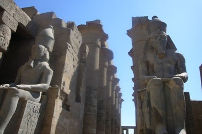 ラムセス２世の座像。<br />この辺は、ラムセス２世だらけ。