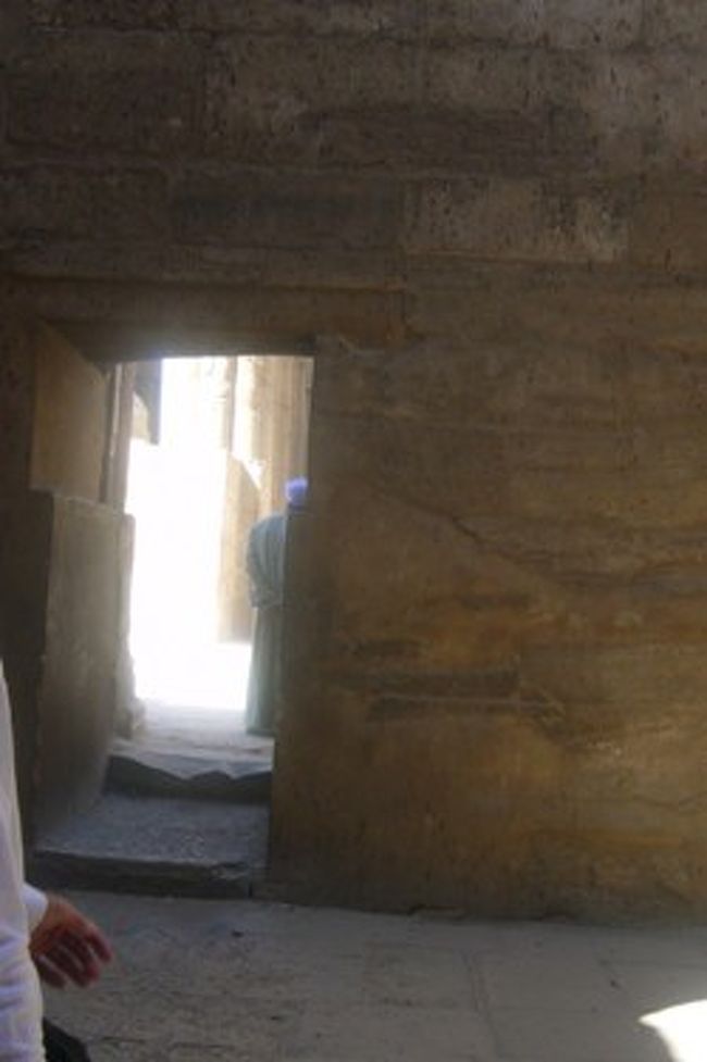 この奥で夫、奥にいるおじさんに「ここからの写真を撮れ」とか、「ここを触れ」とか言われてました（＾＾；