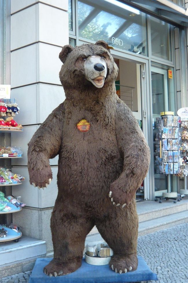 市内には　熊の像がいろいろ。