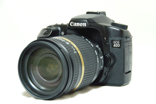CANON EOS 40D ボディとタムロンレンズ(Model A06)