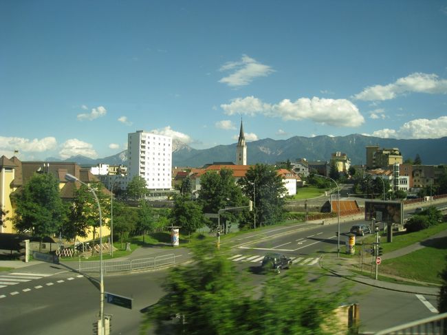 電車で国境を越え、フィラッハに到着。聖二コライ教会が、ここからでもよく目立っている。
