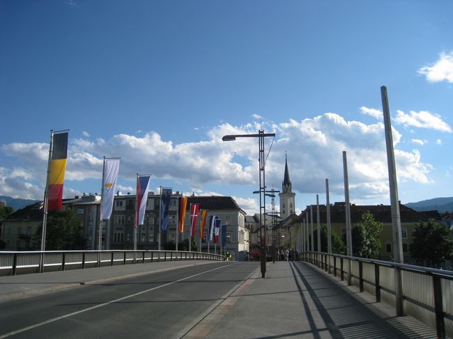 ドラウ川を渡って