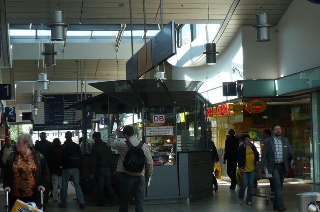 ほんの３０分程でポツダム着。　小さいけど　沢山の観光客。